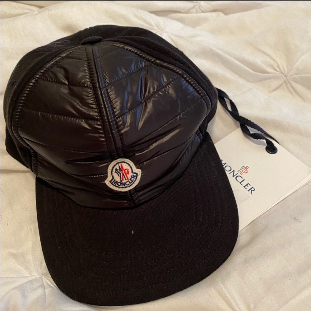 Black NWT moncler hat